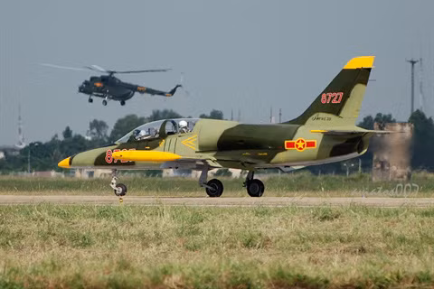 Các Yak-130 sẽ được sử dụng để thay thế các máy bay Aero L-39 đã được sản xuất ở Tiệp Khắc trước đây, và sẽ hoạt động trong thành phần Trung đoàn Không quân Huấn luyện 940 thuộc Không quân Việt Nam.