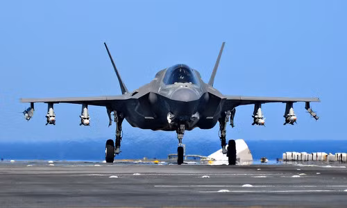 Lần này, tàu Izumo đã được Nhật Bản cải tiến để có thể cho phép các máy bay F-35B hoạt động. Hoạt động này sẽ tạo tiền đề cho việc Nhật Bản triển khai máy bay F-35B của nước này trên tàu Izumo trong vài năm tới. Máy bay F-35B có khả năng cất cánh trên đường băng ngắn và hạ cánh thẳng đứng.