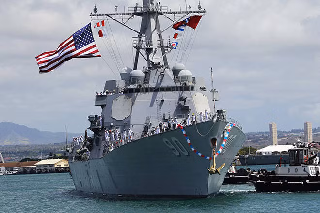 "Hôm nay, vào khoảng 5 giờ chiều theo giờ địa phương, tàu khu trục Chafee (DDG-90) của Hải quân Mỹ, vốn đã hoạt động ở biển Nhật Bản trong nhiều ngày, đã tiếp cận lãnh hải của Liên bang Nga và cố gắng đi qua biên giới." Bộ Quốc phòng NGa cho biết trong một tuyên bố.