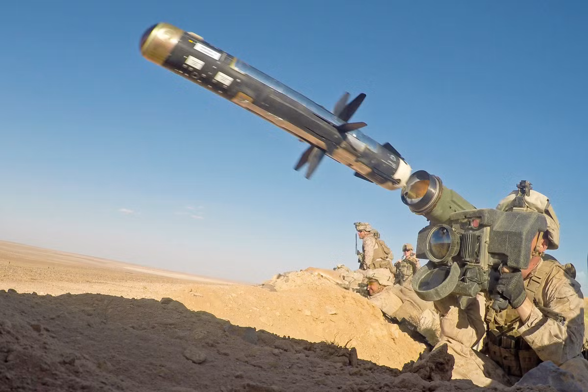 Tuy nhiên, riêng với loại tên lửa chống tăng Javelin kể trên, các tên lửa này đã nhận một thất bại ê chề khi được sử dụng tại Ukraine và đem lại kết quả không mấy khả thi. Nguồn ảnh: defense.gov.