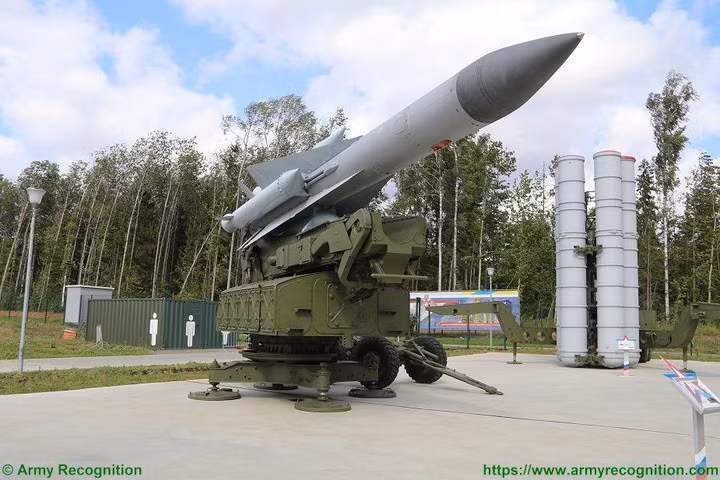 Ngoài ra, Moscow còn có hệ thống phòng không nổi tiếng S-200 Angara. Từ năm 1974 tổ hợp này cải tiến thành S-200M Vega-M và đưa vào trực chiến.