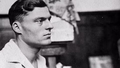 Và chỉ sau ngày này đúng 1 ngày, vào ngày 21/7/1944, Stauffenberg đã bị xử bắn, kết thúc cuộc đời của mình khi chưa qua sinh nhật tuổi 37, và trở thành một biểu tượng cho Phong trào chống đối Hitler. Nguồn ảnh: theatrum-belli.com.