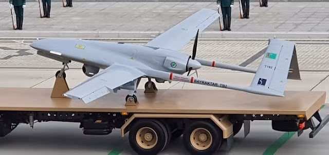 Turkmenistan đã nhập khẩu vật tư hàng không và quốc phòng từ Thổ Nhĩ Kỳ vào tháng 7 năm 2021 với giá trị là 37 triệu USD. Nhưng thông tin chi tiết về đơn hàng không được tiết lộ bởi các quan chức, hình ảnh Bayraktar TB2 xuất hiện trong cuộc duyệt binh chính là xác nhận của việc bán TB2 cho Turkmenistan.
