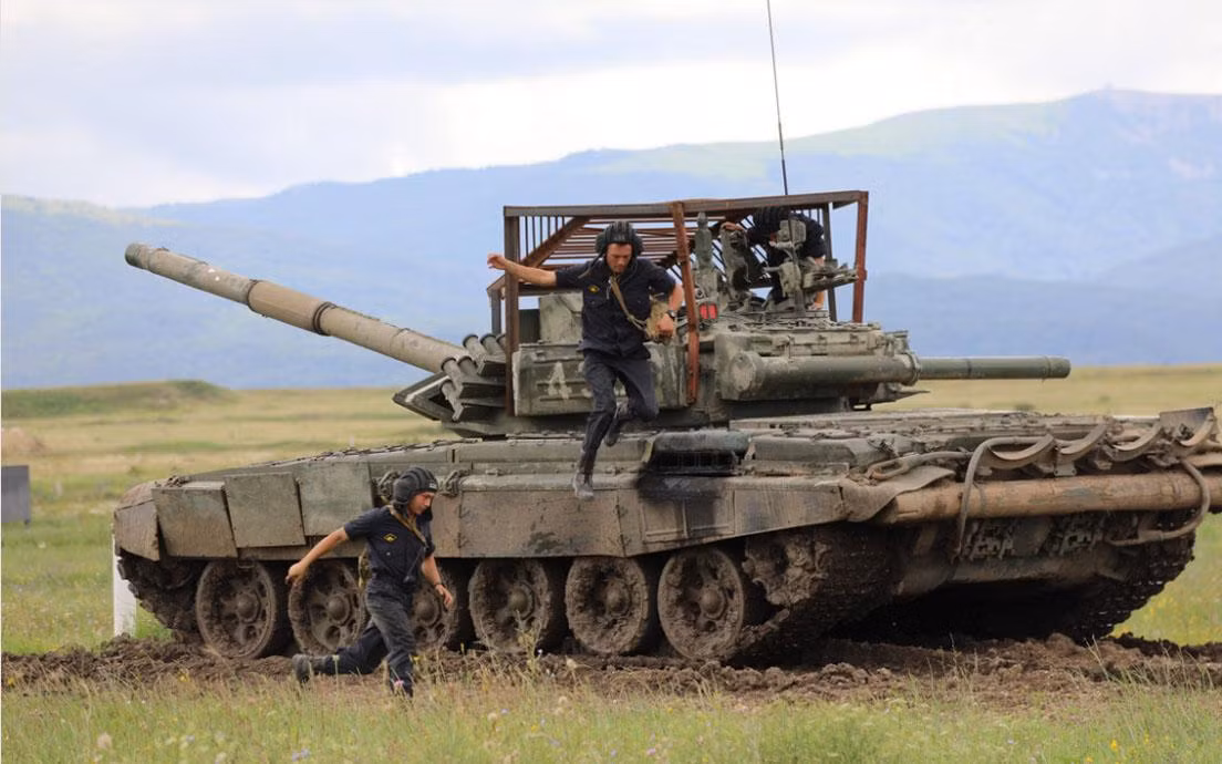 Bộ Quốc phòng Nga cho biết: “Trong tương lai gần, số xe tăng T-72 còn lại sẽ nhận được các yếu tố bảo vệ tương tự nếu quá trình đánh giá cho thấy hiệu quả tích cực".