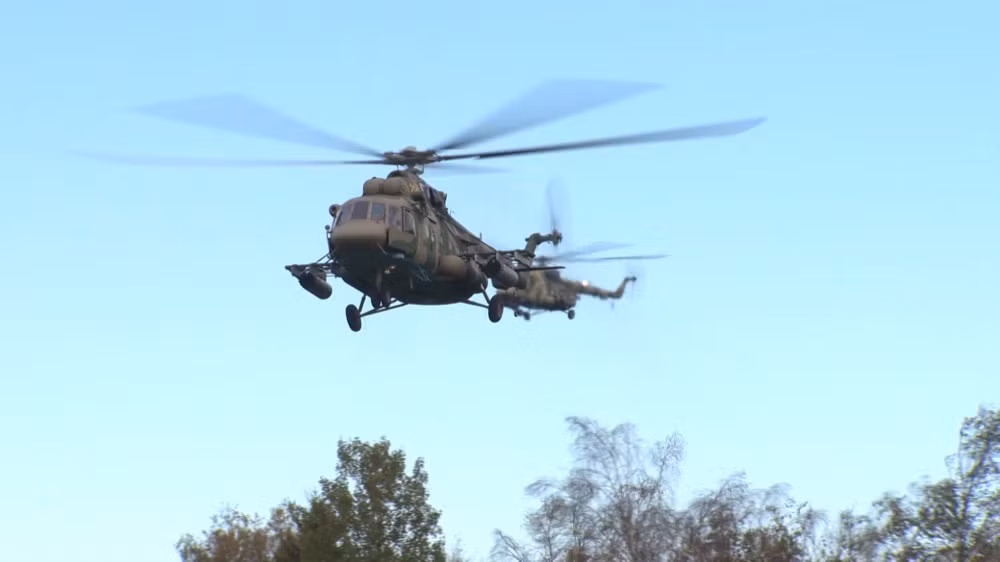 Đặc biệt là chiến đấu cơ Su-24MR và Su-25, trên 20 chiếc Mi -8 và máy bay trực thăng Mi-24. Ngoài ra còn có 15 máy bay không người lái (UAV) với nhiều sửa đổi và chỉ định nhiệm vụ khác nhau, ông nói rõ.