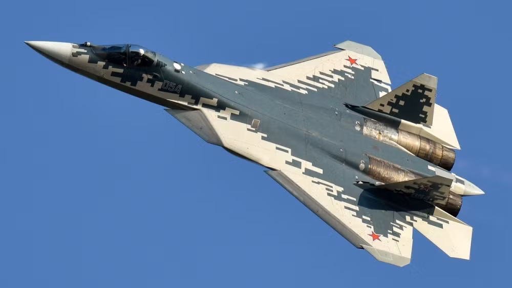 Chuyến bay đầu tiên của chiếc máy bay không người lái S-70 Okhotnik đã diễn ra hồi đầu tháng 8 năm ngoái. UAV này đặt mục tiêu phải trở thành máy bay không người lái hạng nặng đầu tiên trong lực lượng vũ trang Nga với chức năng xung kích-tấn công.