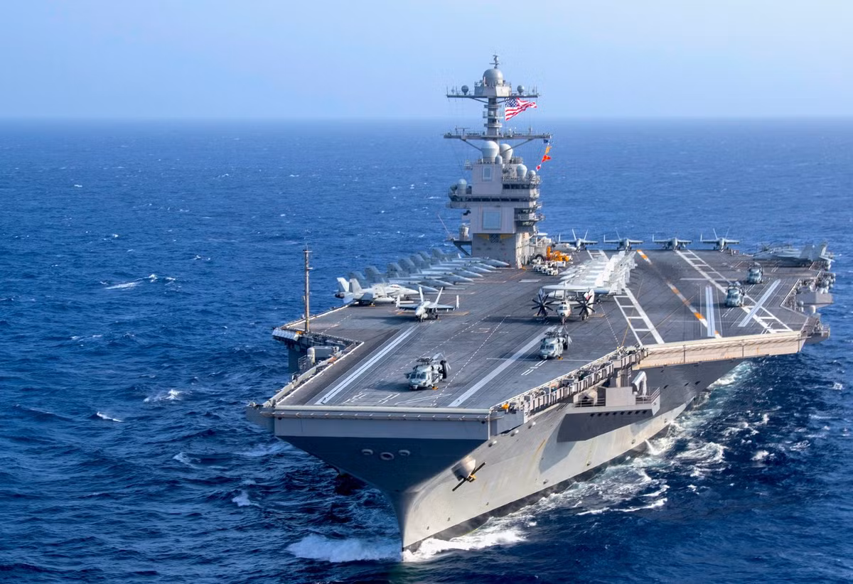Và theo Chuẩn Đô đốc Jeffrey Hoffman, chỉ huy Nhóm Tàu sân bay Tấn công số 12 (CSG-12), ông cho biết, "Mọi thứ đang ở trong quỹ đạo. Chúng tôi hy vọng con tàu có thể ra khơi theo lịch trình sau khi kết thúc thử nghiệm khả năng sử dụng trong 6 tháng. Tin tức từ thuyền trưởng và nhà máy đóng tàu là rất tích cực. Tôi nghĩ chúng tôi sẽ điều chỉnh tốt tâm lý và chuẩn bị cho việc triển khai tác chiến".