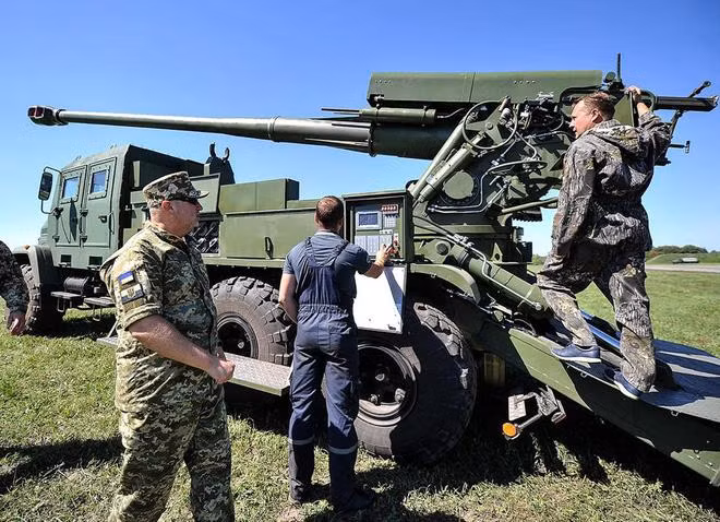 Bên cạnh đó, mẫu pháo tự hành thế hệ mới nhất của Ukraine bị nhận xét vẫn còn nhiều thiếu sót, chưa chắc nó đã được thông qua trong các bài kiểm tra toàn diện sắp tới.