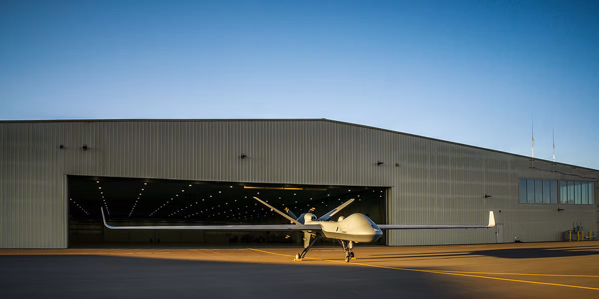Bàn đến thiết kế, dường như mẫu UCAV mới này của Mỹ được phát triển dựa trên nguyên mẫu là chiếc MQ-1C Grey trước đây. Tuy nhiên, có thể thấy là cánh của chúng được phát triển rộng hơn, dài hơn so với phiên bản cũ.