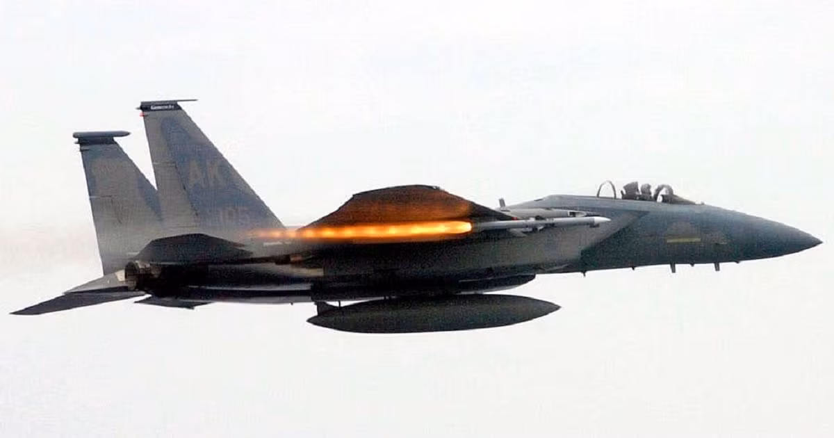 Được biết, các máy bay chiến đấu thuộc biên chế Không quân Hoàng gia Arab Saudi đã sử dụng loại tên lửa AMRAAM AIM-120 của Mỹ để bắn hạ các máy bay không người lái của Houthi trong nhiều năm nay.