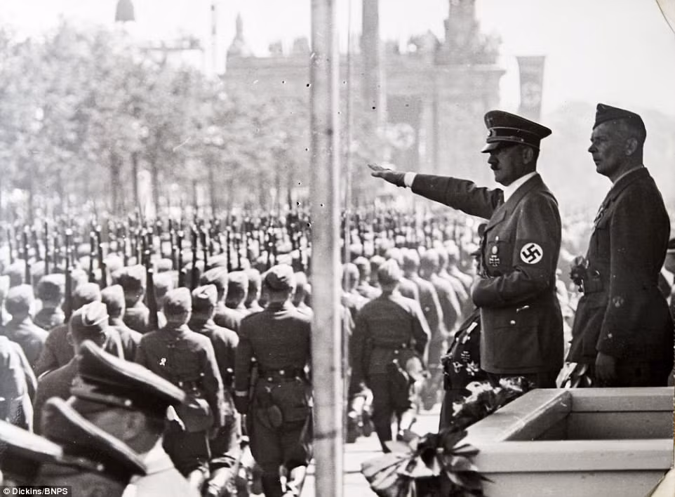 Với Chiến dịch Barbarossa này, ông trùm Phát xít Đức lúc đó là Hitler đã “tàn bạo” hơn nhiều, thậm chí số quân được điều động còn gấp tới tận 5 lần khi so sánh với cuộc xâm lược Liên Xô được thực hiện bởi Napoleon. Nguồn ảnh: dailymail.co.uk.