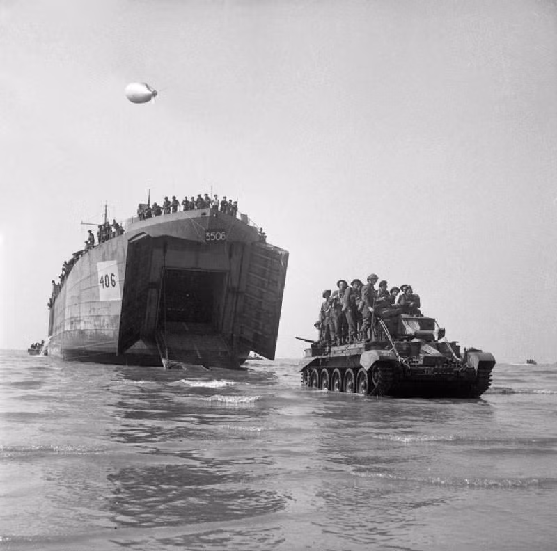 Các xe tăng Cromwell (A27M) của Vương Quốc Anh đã được phát triển và nhập biên vào năm 1944, phục vụ cho Quân đội Hoàng gia Anh, hay như Khối Đông minh trong Thế chiến thứ II. Hiện nay, mẫu chiến xa này đã “nghỉ hưu” từ năm 1955.