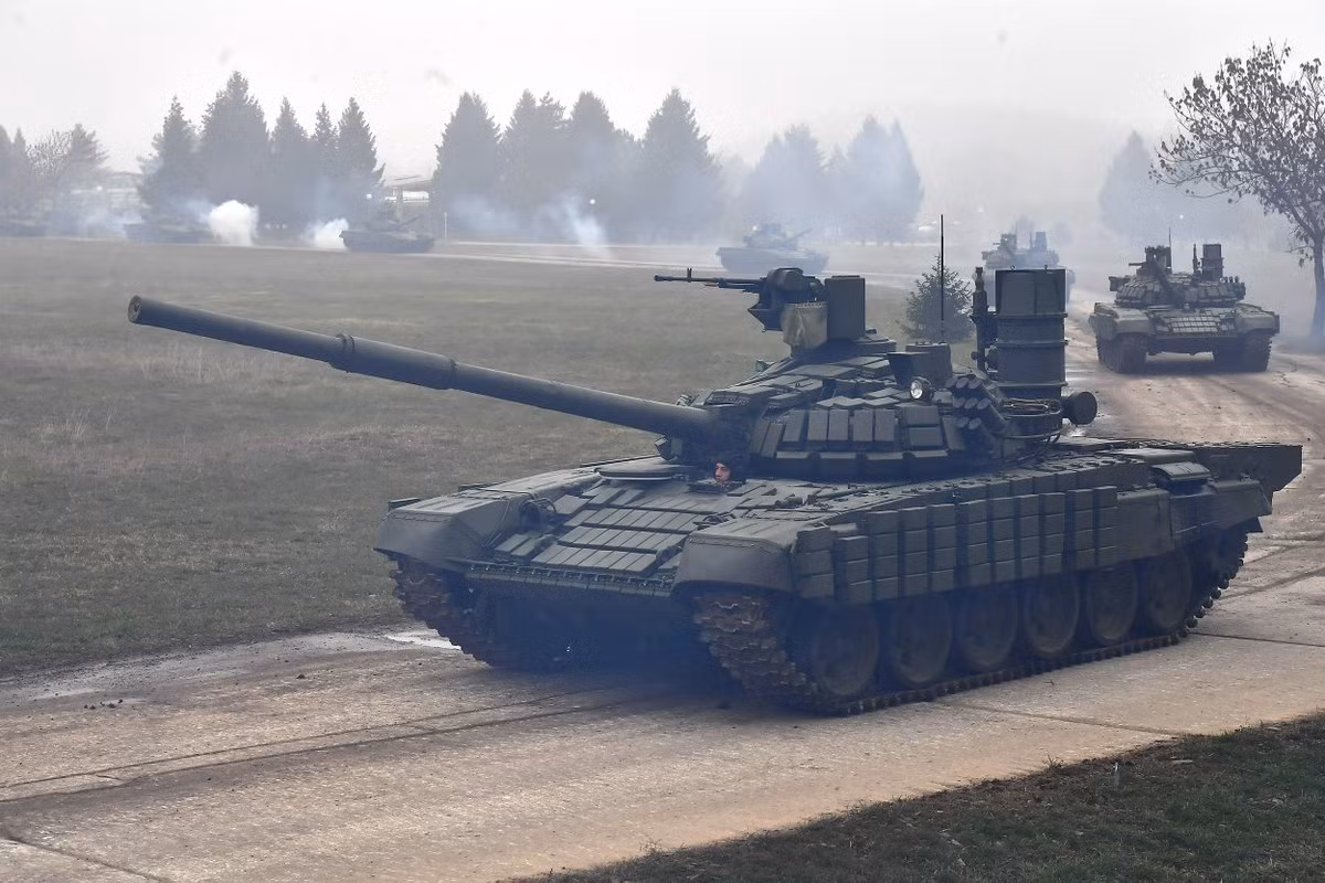 Hiện tại, đây là phiên bản duy nhất trong gia đình xe tăng T-72 được lắp trạm vũ khí điều khiển từ xa gắn trên đỉnh tháp pháo tích hợp camera hành trình.