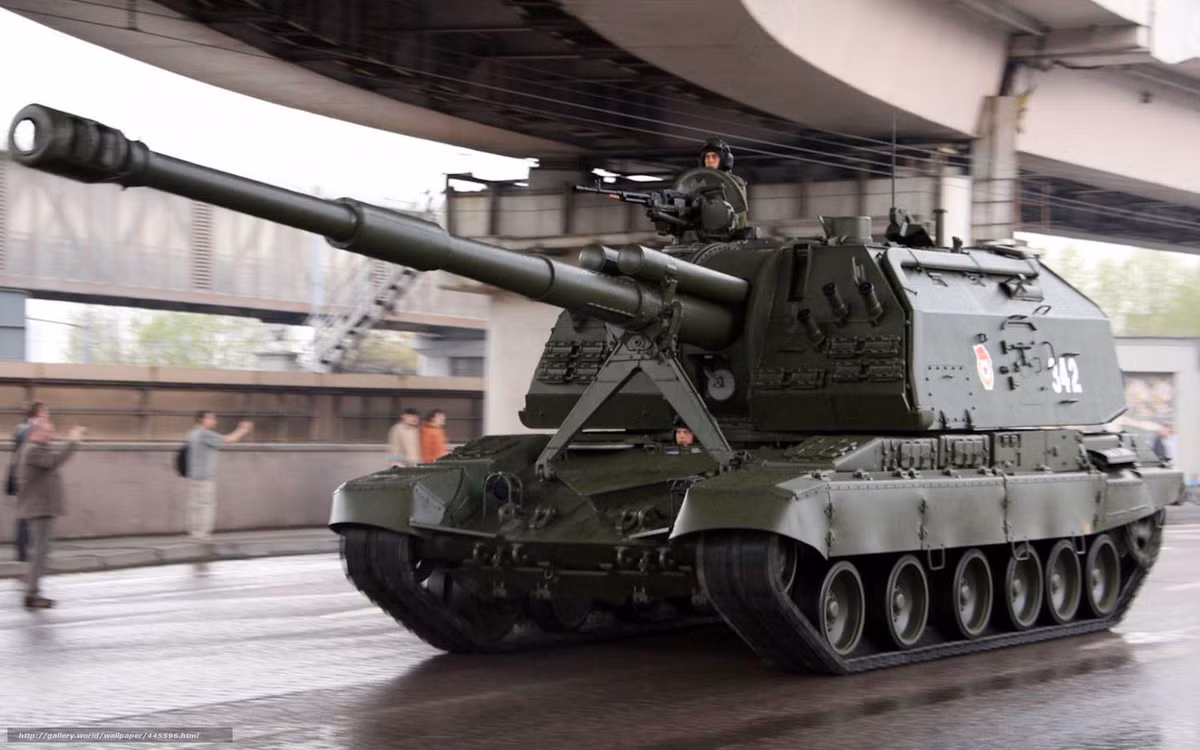 Msta-S được thiết kế dựa trên cơ sở khung gầm bánh xích của dòng xe tăng T-80 và được kết hợp trang bị động cơ diesel của dòng chiến xa T-72 của Nga, cung cấp tới 840 mã lực, với kích thước chiều dài đạt 7,15m, rộng 3,38m, cao 2,99m, và tải trọng toàn bộ chỉ 42 tấn bao gồm 5 người trong kíp chiến đấu. Nguồn ảnh; gallery.world.