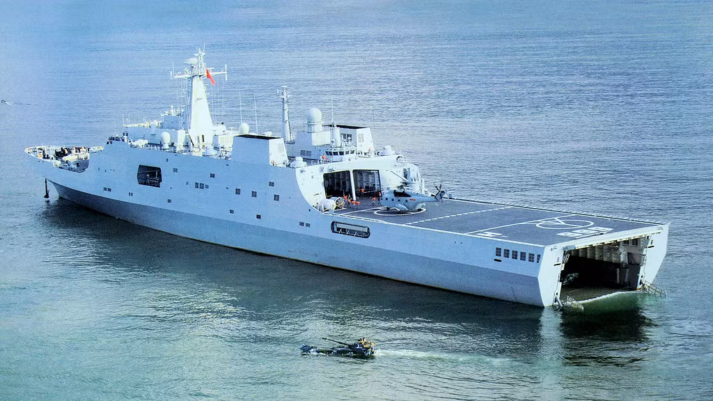 Với tàu đổ bộ Type 071E này, theo như trang tin Chiang Rai Times đưa tin, Hải quân Thái Lan dự kiến sẽ sử dụng chúng trong các nhiệm vụ vận tải hải quân, thậm chí có thể sẽ sử dụng trong các mục đích dân sự khác, như các nhiệm vụ cứu trợ - cứu hộ. Nguồn ảnh: flickr.com.