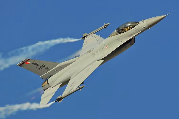 Và sau khi được trang bị động cơ mới cùng kiểu dáng khí động học cải tiến, các F-16V được đánh giá là mang khả năng chiến đấu tổng thể vượt trội tới 180%, khả năng phát hiện – triệt hạ mục tiêu hoạt động tốt hơn tới 220% so với thế hệ cũ, những con số đáng "kinh ngạc".