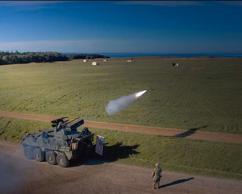 Lục quân Mỹ đã bắt đầu trang bị M-SHORAD Stryker vào tháng 4 năm nay , chuyển giao 4 chiếc cho ADAR 5-4 đang hoạt động ngoài thành phố Ansbach, Đức.