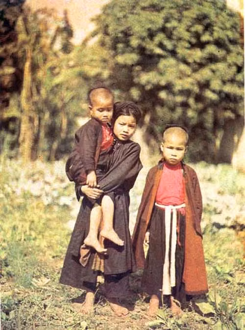 Các bé gái Bắc Kỳ năm 1916. Ảnh: Léon Busy.
