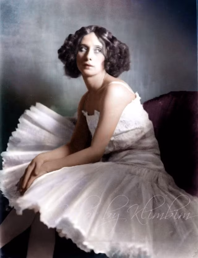 Một hình ảnh khác của Anna Pavlova, nghệ sĩ ballet nổi tiếng bậc nhất nước Nga đầu thế kỷ 20. Ảnh: Vintag.