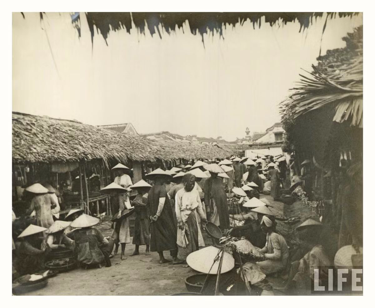 Khung cảnh nhộn nhịp tại chợ Hội An. Ảnh: Life.