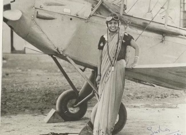 Sarla Thakral, người phụ nữ Ấn Độ đầu tiên trở thành phi công lúc 21 tuổi, năm 1936. Ảnh: Vintag.