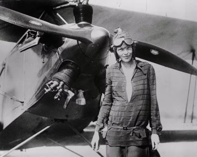 Amelia Earhart, người phụ nữ đầu tiên vượt Đại Tây Dương bằng máy bay, năm 1928. Ảnh: Vintag.