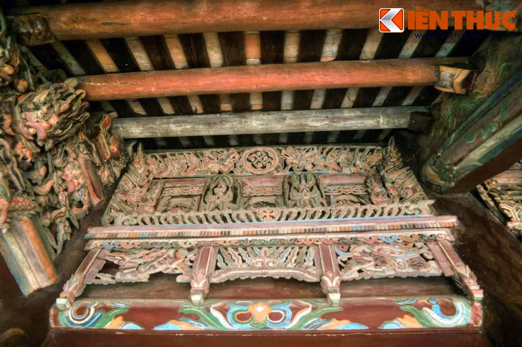 Cận cảnh các chi tiết chạm khắc gỗ giàu tính nghệ thuật ở tòa Bái đường.