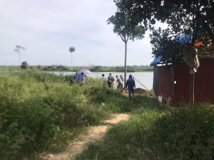Thời gian sau, Năng thường xuyên ra khu vực chôn xác anh Cường để xem xét tình hình. Đến cuối năm 2020 (âm lịch), Năng phát hiện có một số cây mới được trồng, nghĩ có người tiếp tục đào đất trồng cây có thể phát hiện thi thể anh Cường nên tìm cách đào thi thể lên để đốt phi tang. 