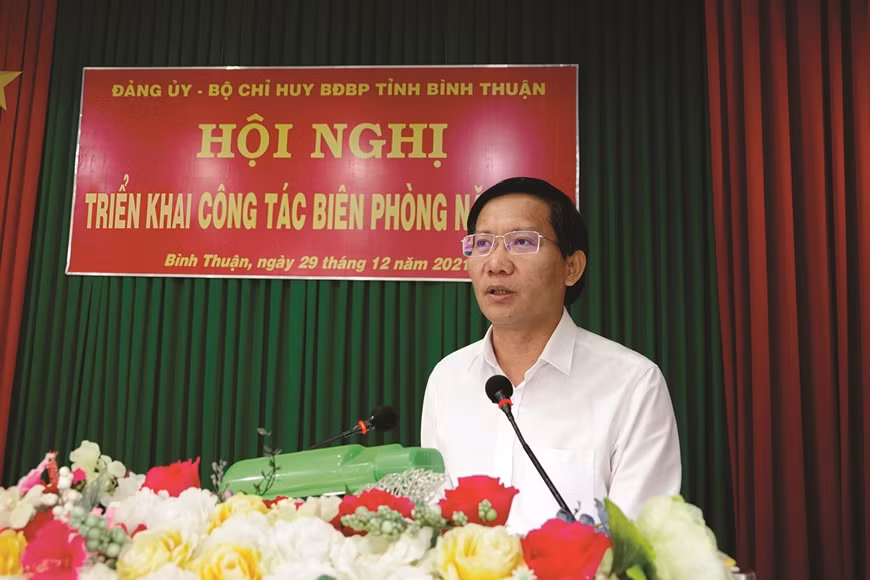 Ông Phong từng kinh qua các chức vụ: Phó Chủ tịch UBND thành phố Phan Thiết, Giám đốc Sở Kế hoạch - Đầu tư. Từ tháng 11/2018 - 10/2020, được bầu giữ chức vụ Phó Chủ tịch UBND tỉnh Bình Thuận. 