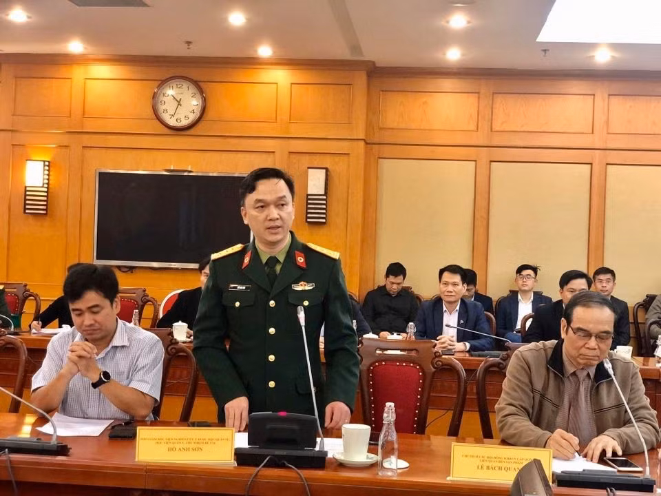 Trước đó, Thượng tá Hồ Anh Sơn đã bị Cơ quan Điều tra hình sự Bộ Quốc phòng khởi tố về tội “Tham ô tài sản” và tội “Lợi dụng chức vụ, quyền hạn trong khi thi hành công vụ”. Đại tá Nguyễn Văn Hiệu - Trưởng Phòng Trang bị, vật tư - Học viện Quân y bị khởi tố, bắt tạm giam về tội "Vi phạm quy định về đấu thầu, gây hậu quả nghiêm trọng". 