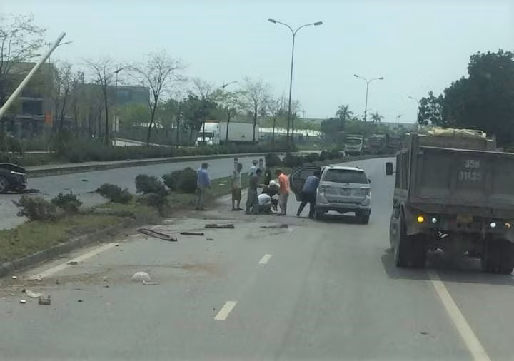 Nguyen nhan xe vo chong nguyen Bi thu Ninh Binh gap nan?