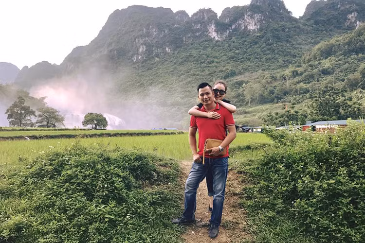 Cách đây không lâu, Jennifer Phạm đã cùng ông xã đi du lịch để hâm nóng tình cảm. Cả hai chọn Cao Bằng để khám phá. Ảnh: FBNV