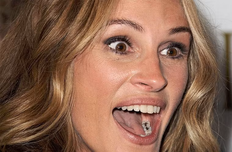 Hình tượng “Người đàn bà đẹp” của Julia Roberts bị mất đi vài phần khi cô để lộ ra vài chiếc răng sâu đen.