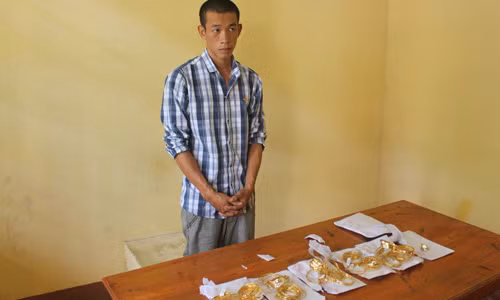 9X trom vang de dua “su phu” day vo xay nha