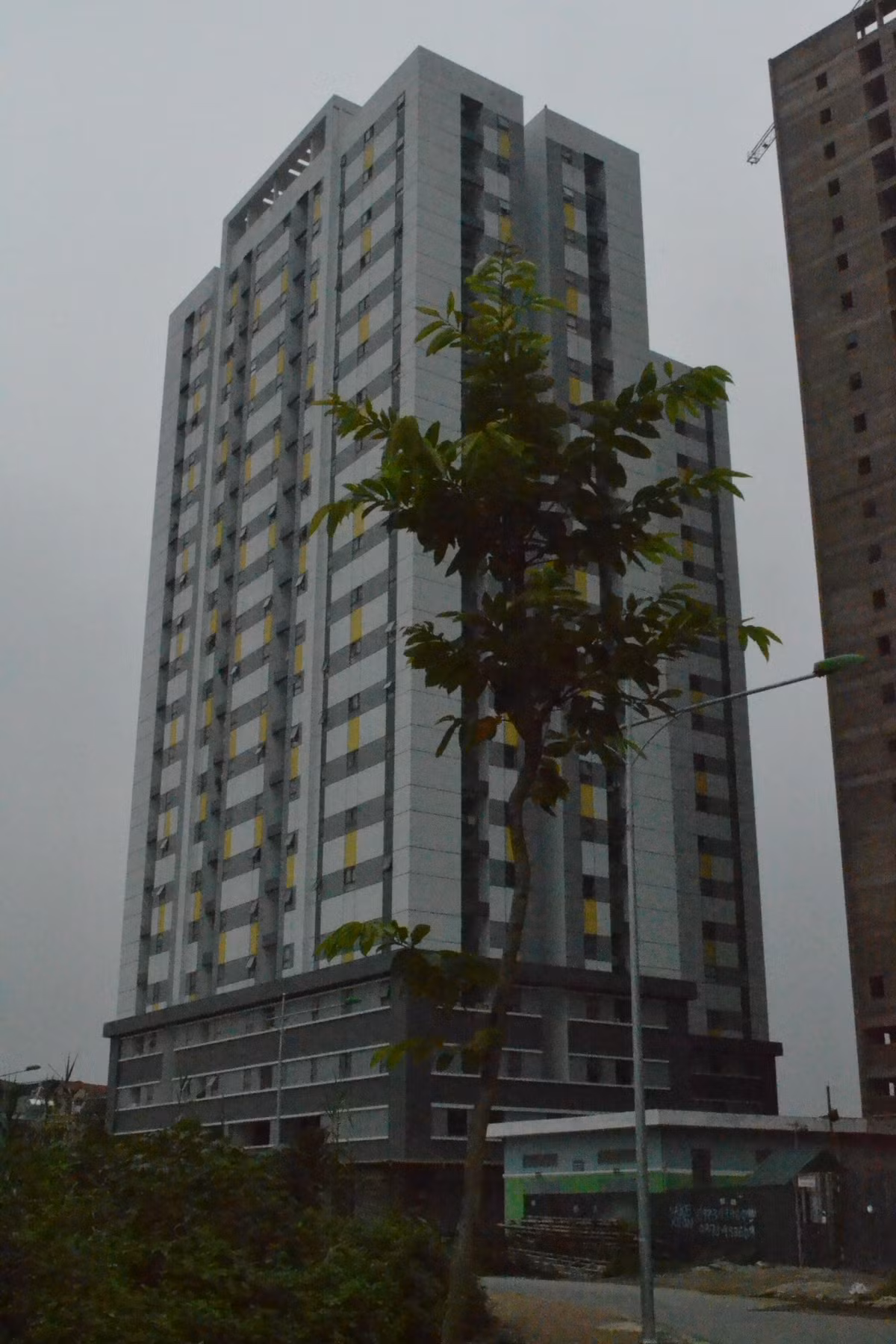 Mặt sau của tòa Nam Rice City