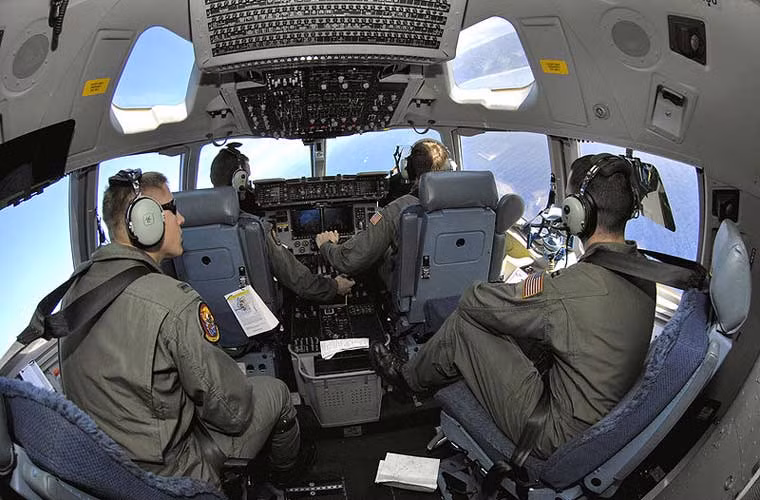 Cận cảnh buồng lái của C-17.