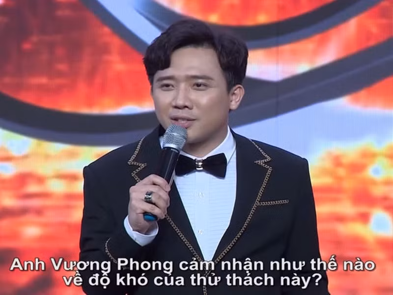 Trong chương trình Siêu trí tuệ Việt Nam, Trấn Thành tự tin giao tiếp với thí sinh nước ngoài bằng tiếng Anh. Không những vậy, anh còn nói tiếng Trung với giám khảo Vương Phong. Ảnh: Bestie