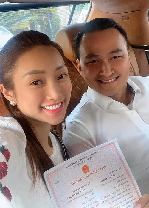 Ngày 10/3, diễn viên Chi Bảo tái hôn. Anh đăng ký kết hôn với Lý Thùy Chang. Nam diễn viên thông báo tin vui với bạn bè và cho biết, vợ chồng anh sẽ tổ chức bữa tiệc thân mật vào một ngày không xa.