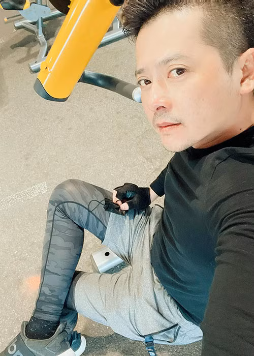 Hiện tại, Hoàng Anh vẫn khóa bình luận với người lạ trên trang cá nhân để tránh cư dân mạng bình luận trái chiều.