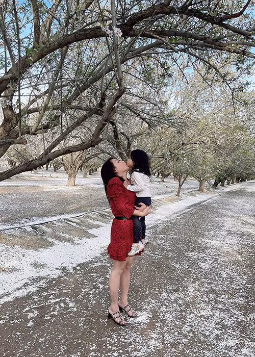 Quỳnh Như không lên tiếng nhưng bạn thân của cô viết status đáp trả Thúy Nga. Ồn ào giữa Quỳnh Như và Thúy Nga khiến cư dân mạng không khỏi ngán ngẩm.