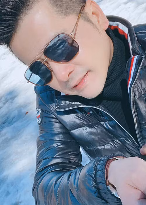 Nam diễn viên không đả động đến ồn ào giữa vợ cũ và Thúy Nga cũng không lên tiếng khi bị mẹ vợ cũ hay bạn thân của Quỳnh Như tố nợ nần.