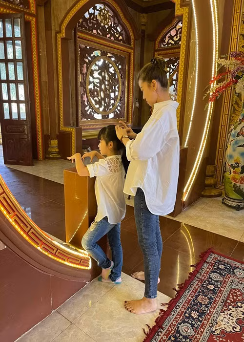 Bảo Như viết: "Một ngày kỷ niệm trôi qua thật nhẹ nhàng. Chúng tôi ngồi ôn lại những chuyện đã xảy ra, tất cả chỉ như mới hôm qua mà thôi. Niềm nhớ thương còn đó pha lẫn tiếc thương. Rồi lại lắc đầu và cười với những gì đã trải qua. Đôi lúc chính chúng tôi còn không tin đó là sự thật. Nhưng chung quy lại mọi thứ như đã được số phận an bài và như chính mong ước của nó".