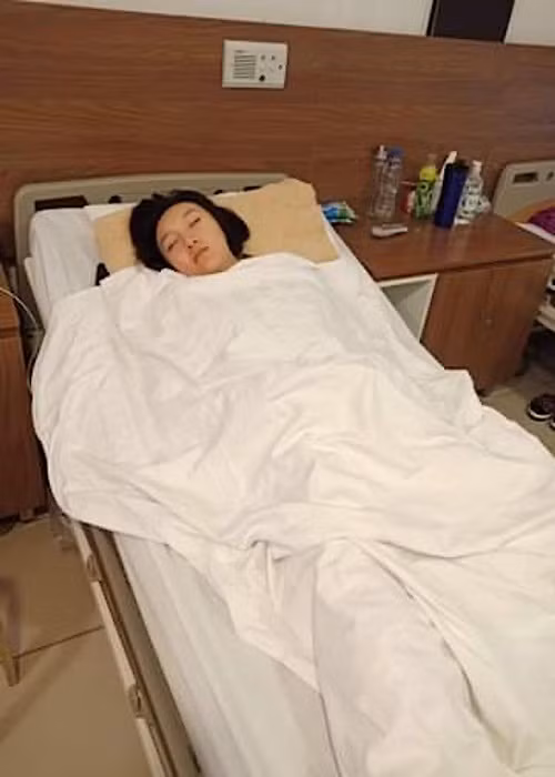"Ngày bác sĩ thông báo tôi bị ung thư, cuộc sống tưởng chừng rất êm đẹp với nhiều dự định về tương lai của tôi bất ngờ rơi vào ngõ cụt. Ngày hôm ấy, cổ họng tôi nghẹn lại, trái tim như vỡ vụn dù trước đó đã tự nhủ bản thân phải thật mạnh mẽ", Diễm My tâm sự.