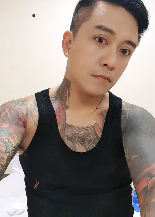 Tuấn Hưng từng xăm hình ngựa vì anh cùng vợ và con trai đầu lòng đều sinh năm Ngọ.