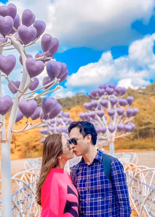 Trò chuyện với những người bạn, Quế Vân cho biết, lúc có nữ ca sĩ, người cũ của bạn trai không cho con gặp bố. Ngược lại, khi Quế Vân vắng mặt, bạn trai của cô được gặp con riêng.