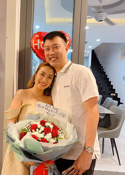 Ốc Thanh Vân cho biết, cô được ông xã tặng đồ hiệu.