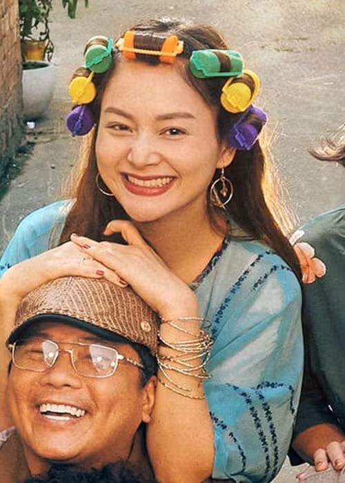 “Thím Ánh” của “Bố già” - diễn viên Lan Phương chia sẻ trên VTC, cảnh cô bị chồng tát quay đến 4 tiếng. Theo nữ diễn viên, với những cảnh quay như vậy, kỹ thuật, kỹ xảo nào cũng không thể hiệu quả bằng làm thật, nghĩa là tát thật, tát rất đau.