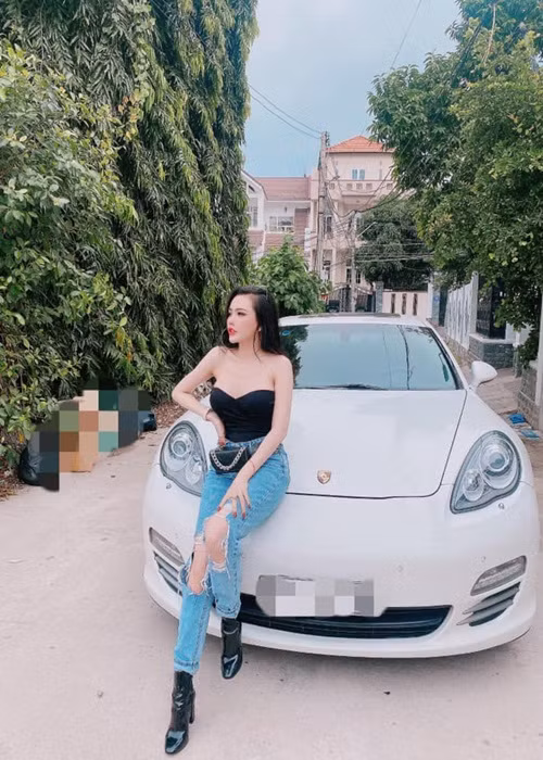 Trên Dân Trí, bà Thu Trang - Phó BTC cuộc thi Hoa hậu Đại sứ Nhân ái cho biết, Phan Thuyền bị trầm cảm nhiều năm nay.