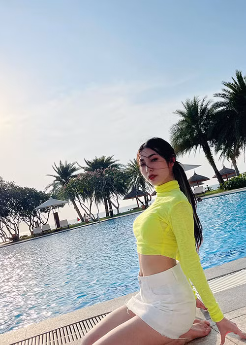 Người hâm mộ hy vọng ca sĩ Khổng Tú Quỳnh sẽ sớm tìm được bến đỗ bình yên sau cuộc tình 8 năm với Ngô Kiến Huy.