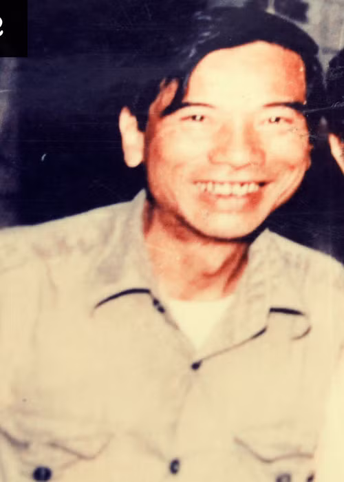 “Vai sân khấu của tôi thì nhiều nhưng vai lớn đầu tiên là vai Nguyễn Trãi đấy. Tôi tìm hiểu kỹ về cụ, đọc tài liệu, tìm hiểu rồi tập đi tập lại, có những cảnh làm việc đến đêm cơ”, nghệ sĩ Trần Hạnh chia sẻ. Ảnh: Tiền Phong